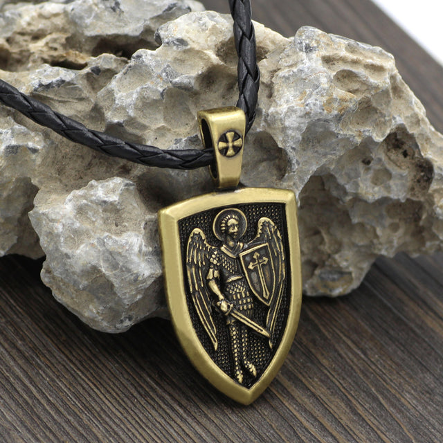 Lewi's Shield worn