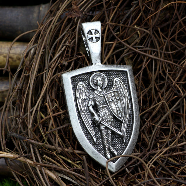 Lewi's Shield worn